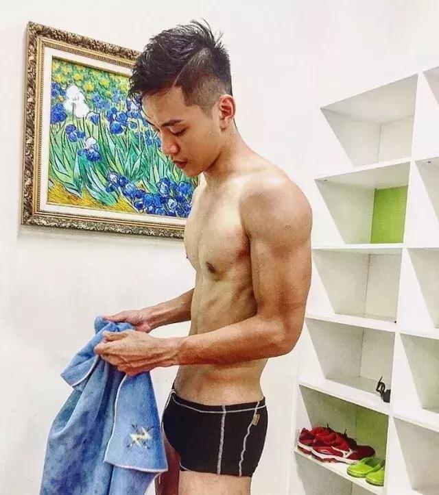 台大体育生校草,满屏荷尔蒙公狗腰吸睛撩粉