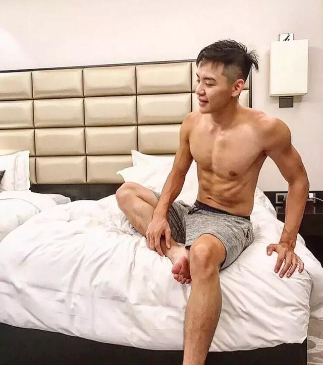 台大体育生校草,满屏荷尔蒙公狗腰吸睛撩粉