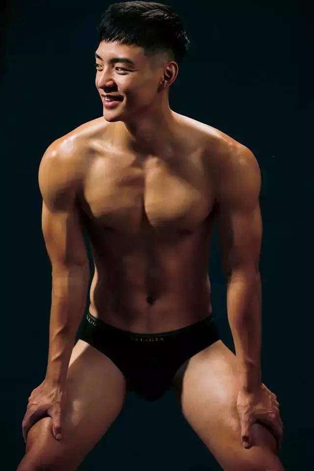 台大体育生校草,满屏荷尔蒙公狗腰吸睛撩粉