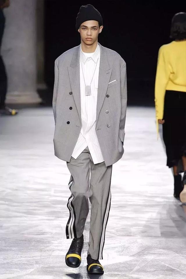 为什么时尚达人今年都喜欢穿这条裤子?