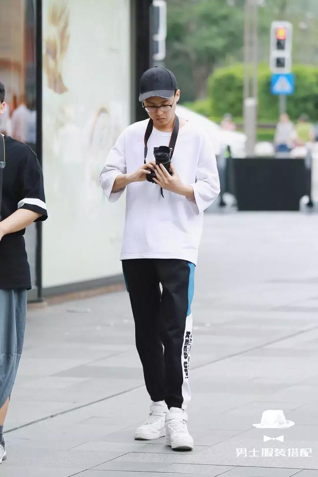 为什么时尚达人今年都喜欢穿这条裤子?