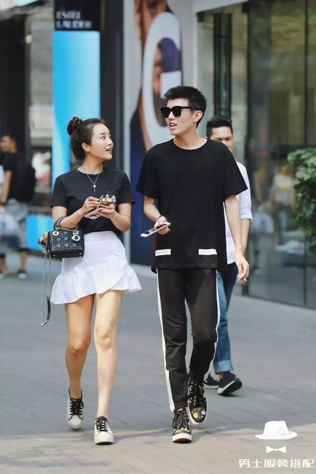 为什么时尚达人今年都喜欢穿这条裤子?