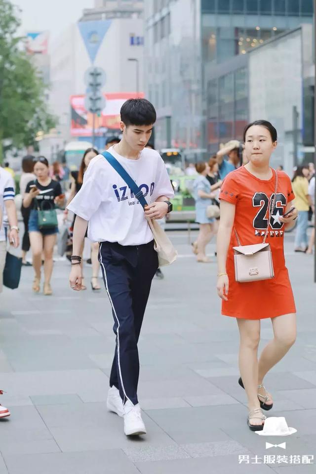 为什么时尚达人今年都喜欢穿这条裤子?