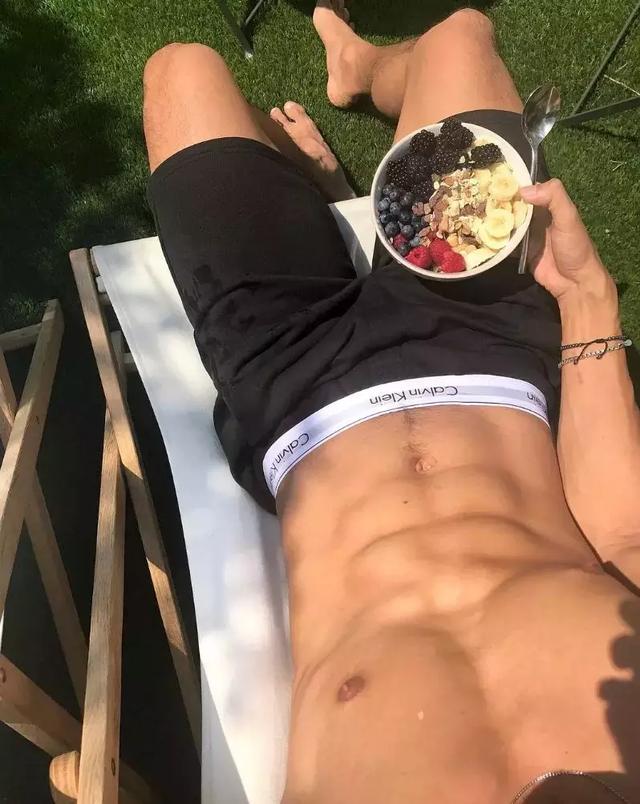 又一台湾小鲜肉走红,因为这张爆图!