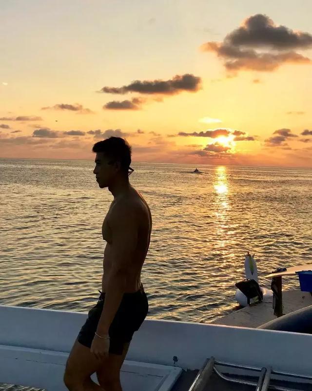 又一台湾小鲜肉走红,因为这张爆图!