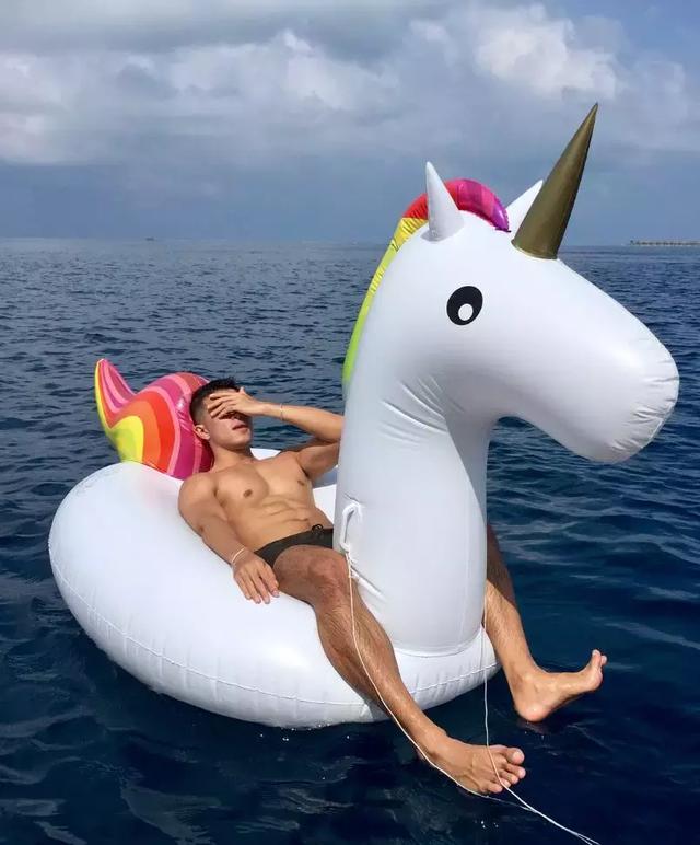 又一台湾小鲜肉走红,因为这张爆图!