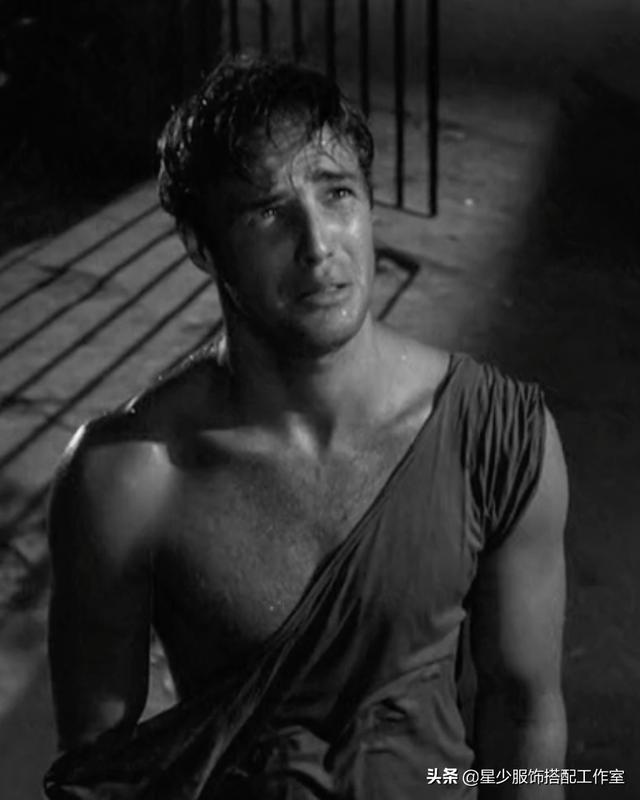 男人穿T恤太平凡?掌握这3点,基础款也能很性感