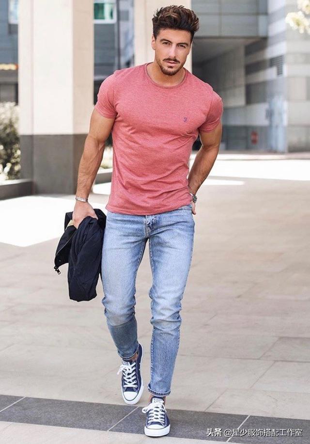 男人穿T恤太平凡?掌握这3点,基础款也能很性感
