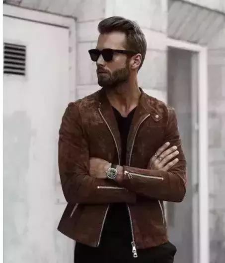 摆脱西装的沉闷感,怎么才能穿得更年轻?