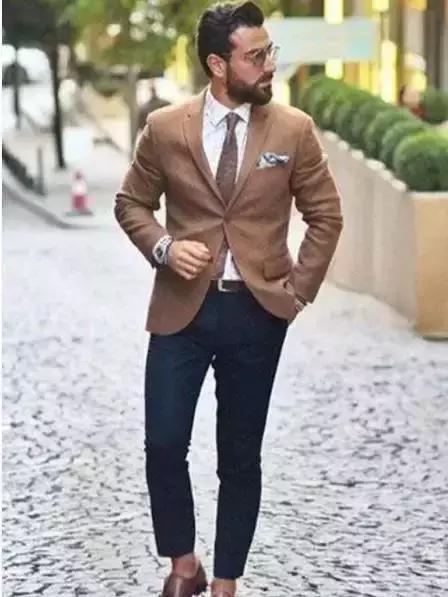 摆脱西装的沉闷感,怎么才能穿得更年轻?