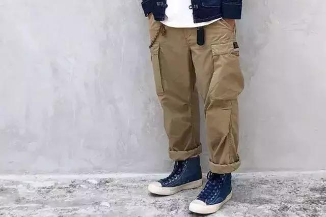 大地色穿搭才是正解,不上黑白灰!