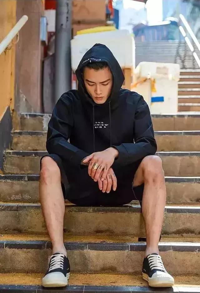 能把卫衣穿好的男人,才是真正懂穿衣的男神!