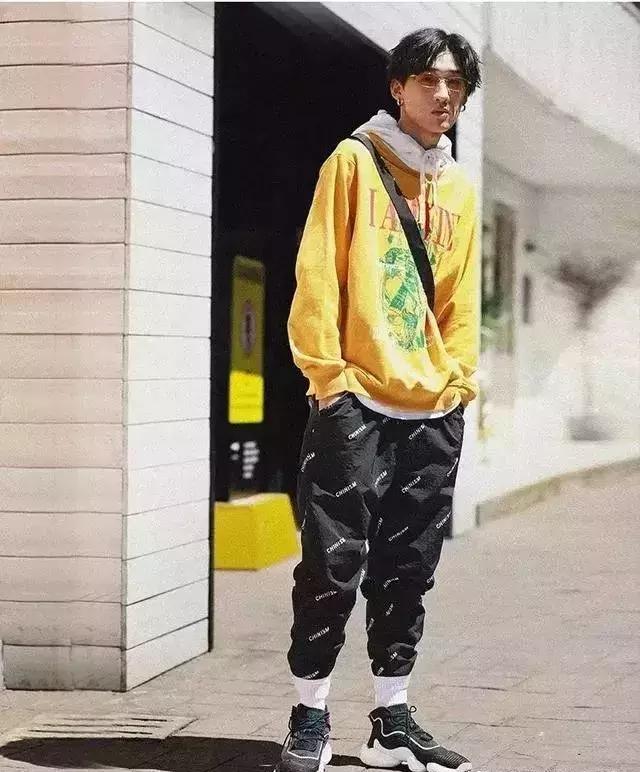 能把卫衣穿好的男人,才是真正懂穿衣的男神!