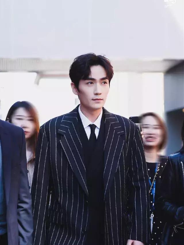 同穿条纹衫,林彦俊撞上朱一龙!