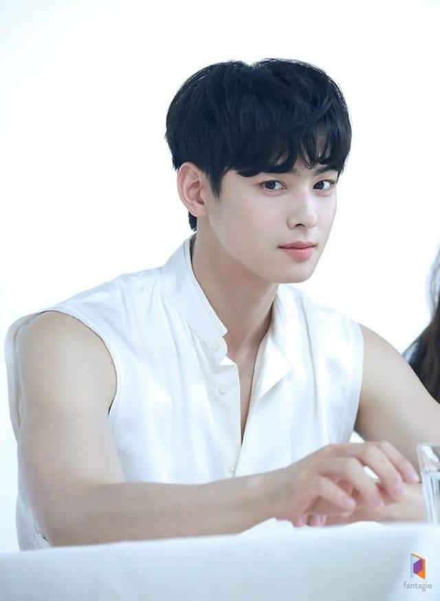 看似是「白斩鸡」的车银优肌肉又升级了:硬汉气质扑面而来