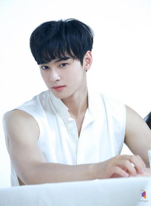 看似是「白斩鸡」的车银优肌肉又升级了:硬汉气质扑面而来