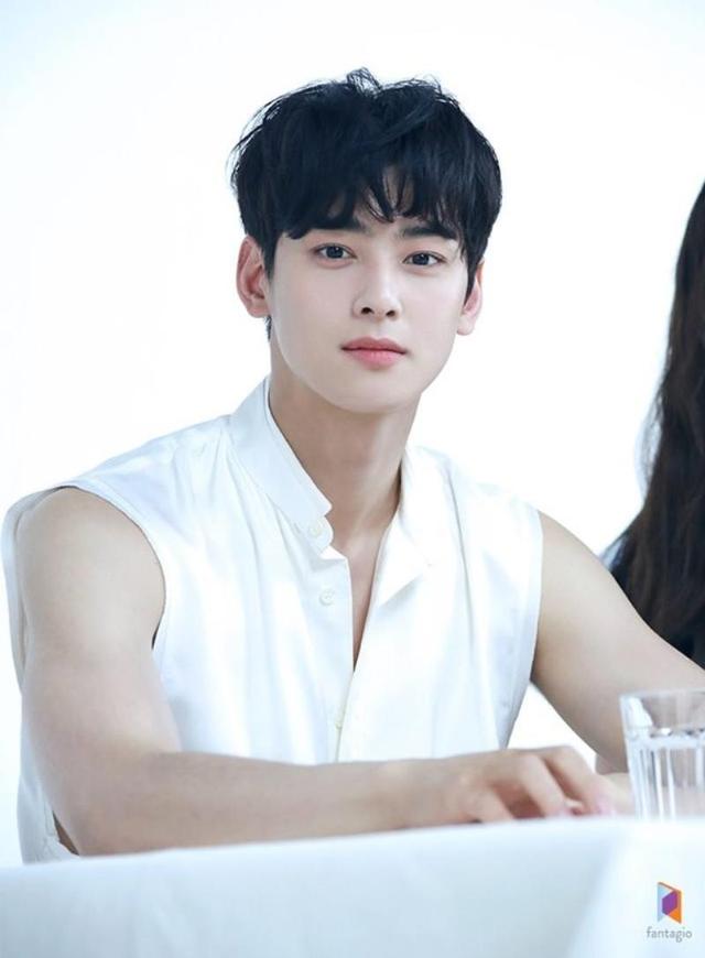 看似是「白斩鸡」的车银优肌肉又升级了:硬汉气质扑面而来