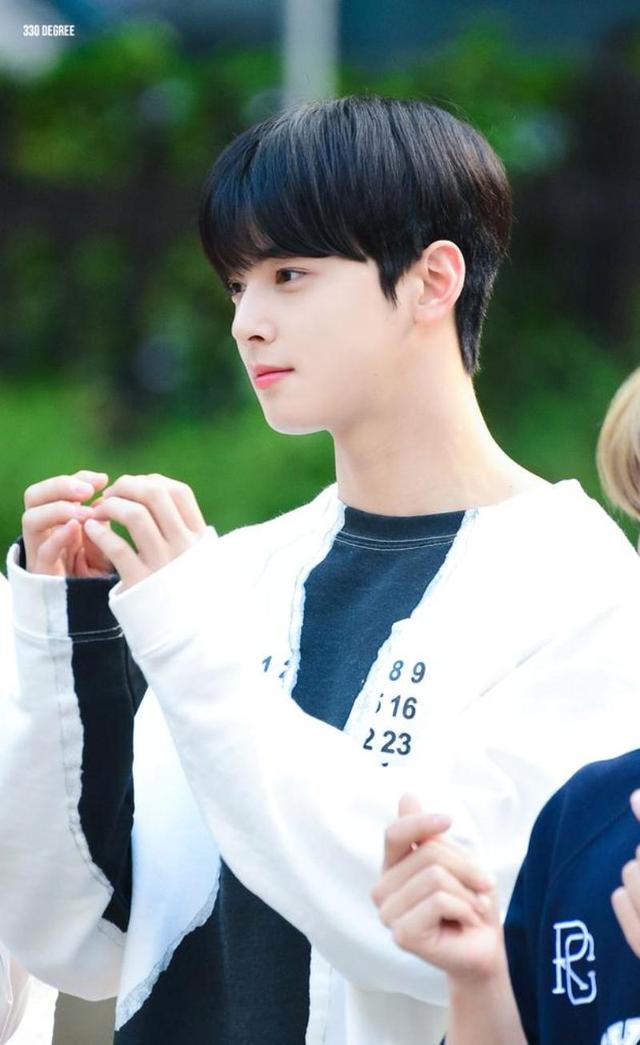 看似是「白斩鸡」的车银优肌肉又升级了:硬汉气质扑面而来