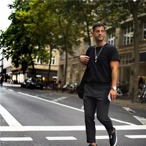 怎么把黑色穿的好看?