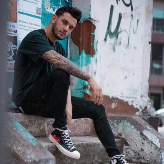 怎么把黑色穿的好看?