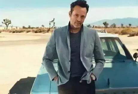 有肚子穿衣难看?学会这几个穿搭技巧