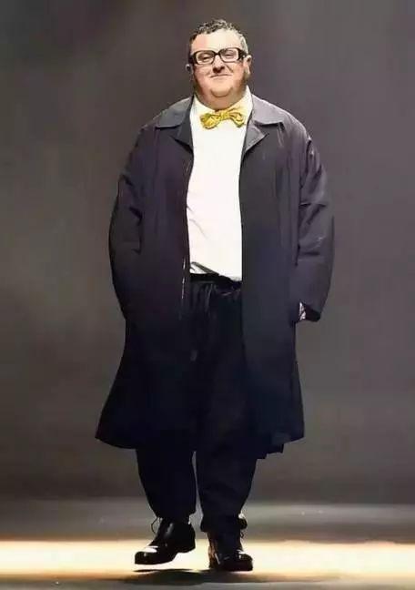 有肚子穿衣难看?学会这几个穿搭技巧