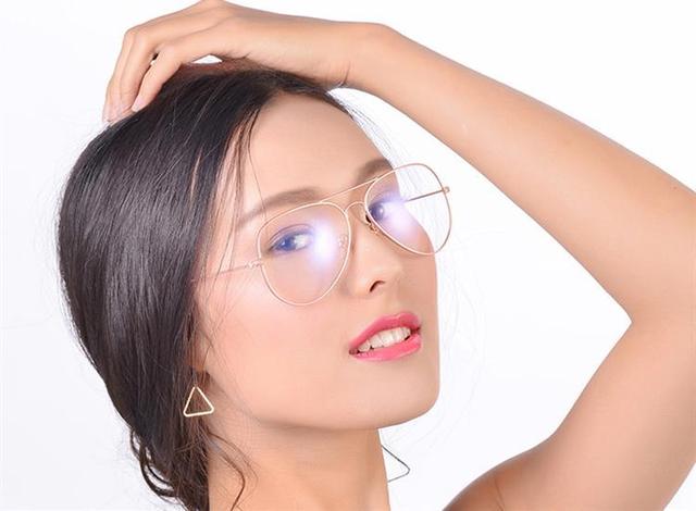 根据脸型选眼镜,学会颜值会翻倍