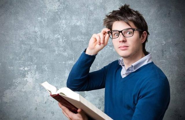 根据脸型选眼镜,学会颜值会翻倍