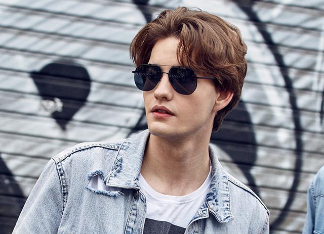 墨镜助力街拍,装酷耍帅全靠它