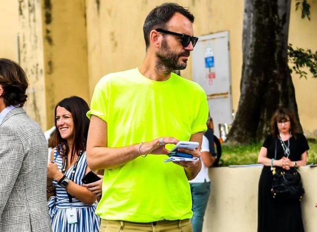 皮肤黑的男生,别穿这3种颜色的衣服