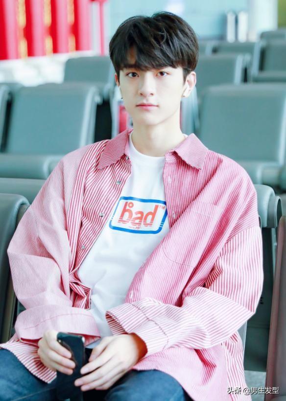 男生“小帅气”发型有哪些?理发师推荐这4款,不用看脸都很帅