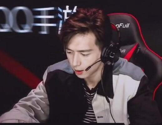 李现活动生图流出,当他低头大笑时 网友:再也不是韩商言