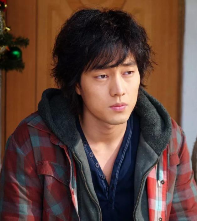 当年韩剧帅哥好多,宋承宪元彬裴勇俊,个个颜值都很高