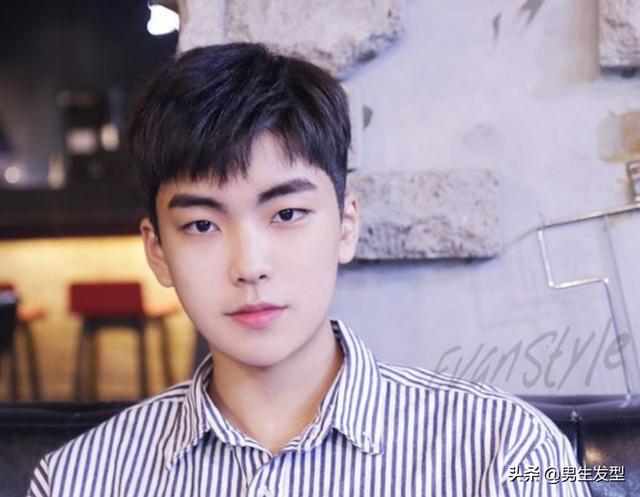 男生“最减龄”的发型,19年夏天剪完这4款,年轻又帅气