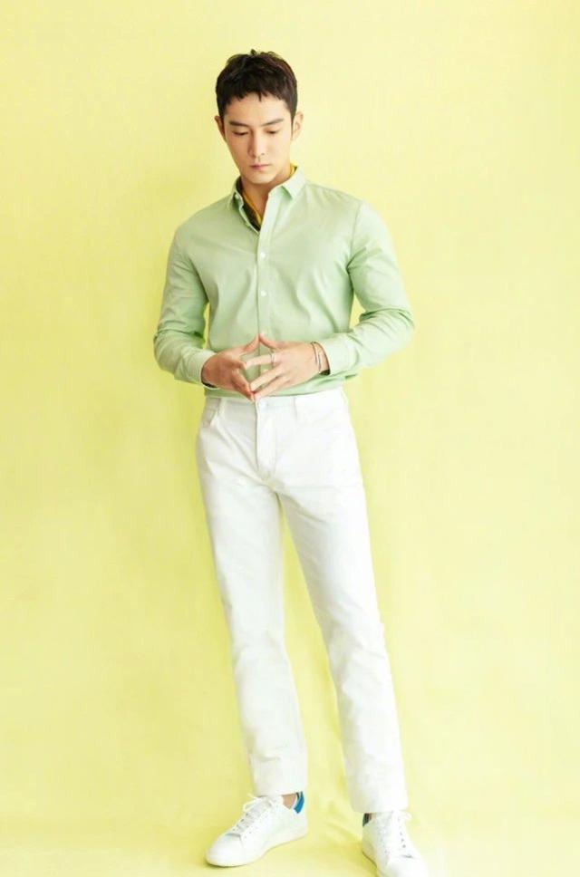 热到不行时,看到盛一伦的“冰淇淋男友”穿搭,感觉凉爽很多