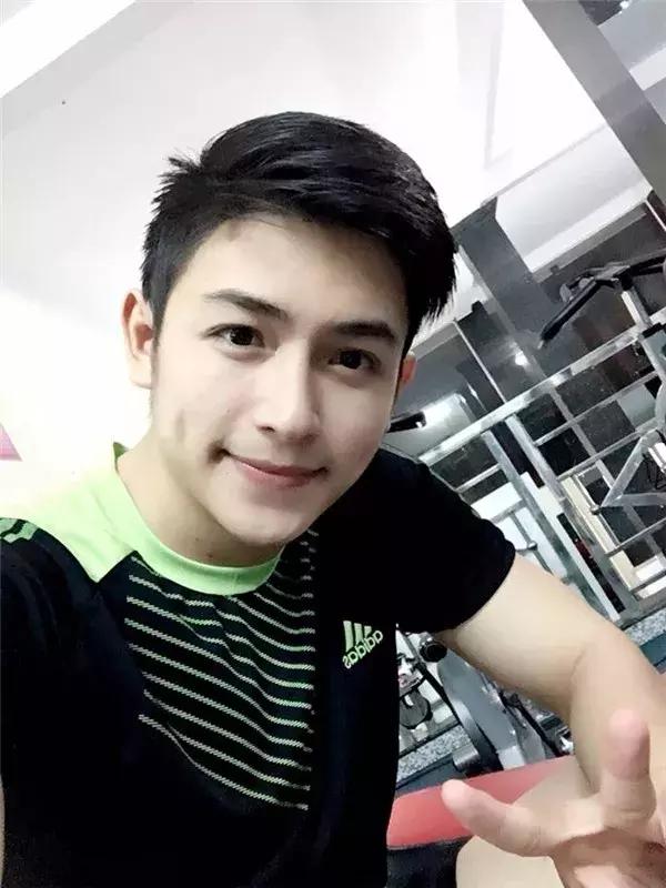 越南一军官因长相帅气走红网络,颜值不亚于当红明星