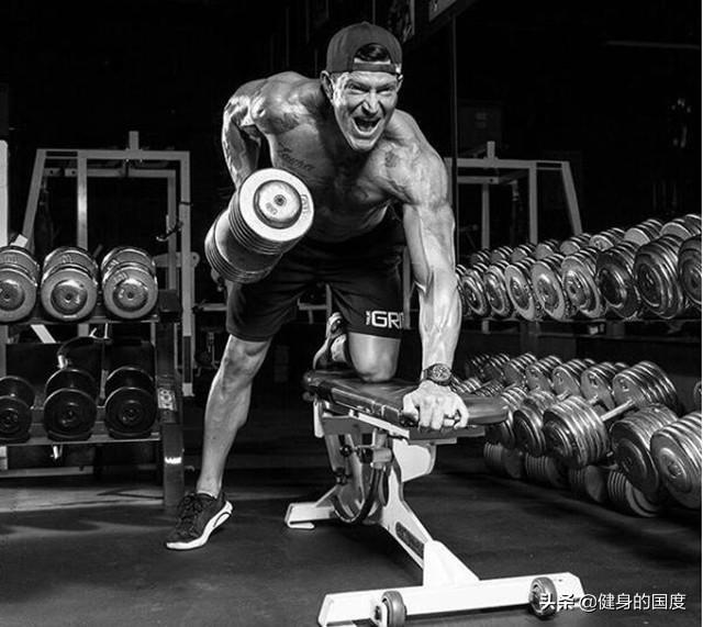 这样锻炼,感受施瓦辛格说的皮肤被撑破的感觉,试试看吧