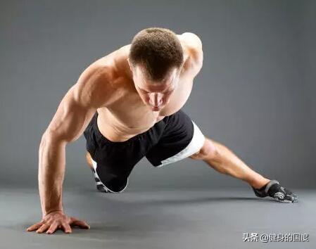 单手俯卧撑一点都不难,学会这几个技巧,轻松拿下