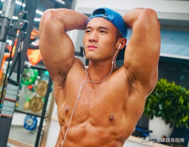 健美级黄晓明火遍朋友圈!网友:敢不敢再骚一点?