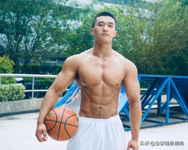 健美级黄晓明火遍朋友圈!网友:敢不敢再骚一点?