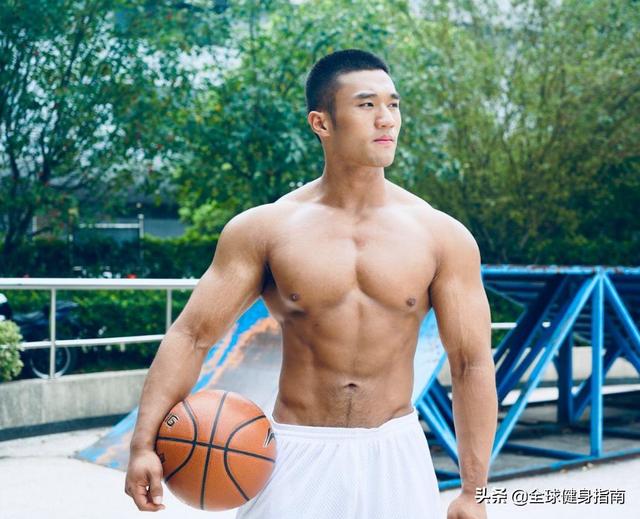 健美级黄晓明火遍朋友圈!网友:敢不敢再骚一点?