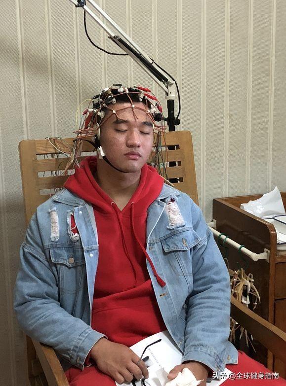 健美级黄晓明火遍朋友圈!网友:敢不敢再骚一点?