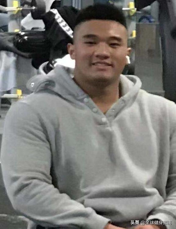 健美级黄晓明火遍朋友圈!网友:敢不敢再骚一点?