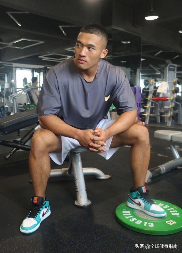 健美级黄晓明火遍朋友圈!网友:敢不敢再骚一点?