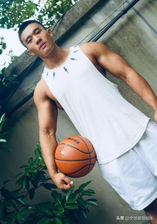 健美级黄晓明火遍朋友圈!网友:敢不敢再骚一点?