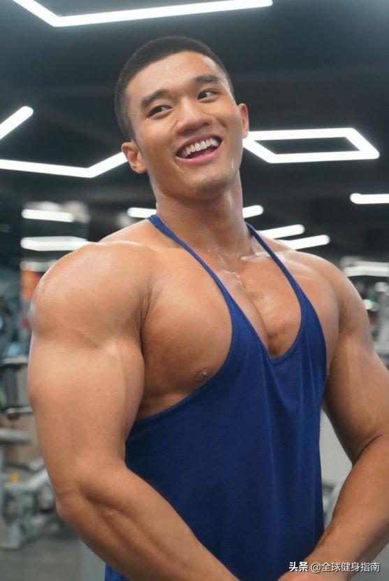 健美级黄晓明火遍朋友圈!网友:敢不敢再骚一点?