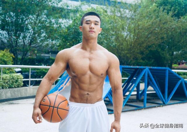 健美级黄晓明火遍朋友圈!网友:敢不敢再骚一点?