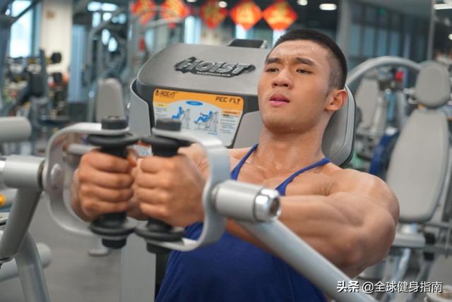 健美级黄晓明火遍朋友圈!网友:敢不敢再骚一点?