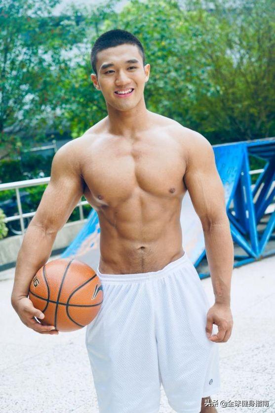 健美级黄晓明火遍朋友圈!网友:敢不敢再骚一点?