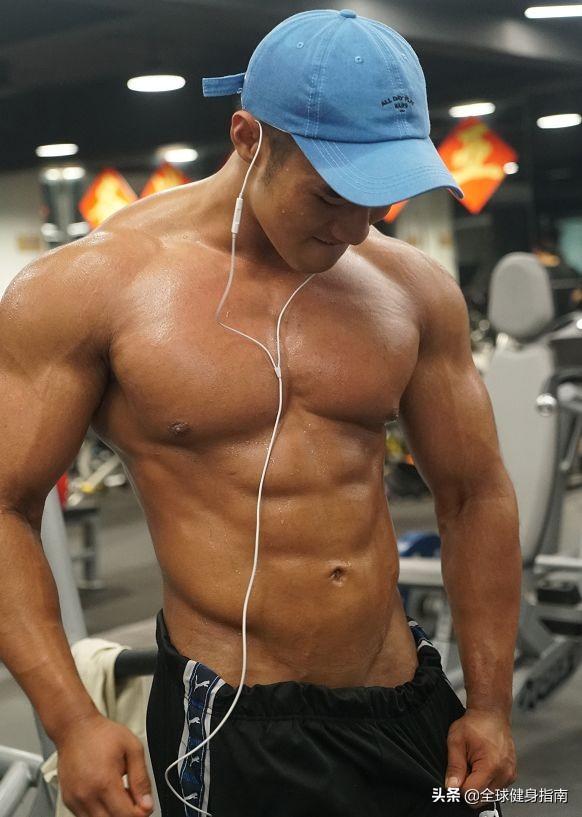 健美级黄晓明火遍朋友圈!网友:敢不敢再骚一点?
